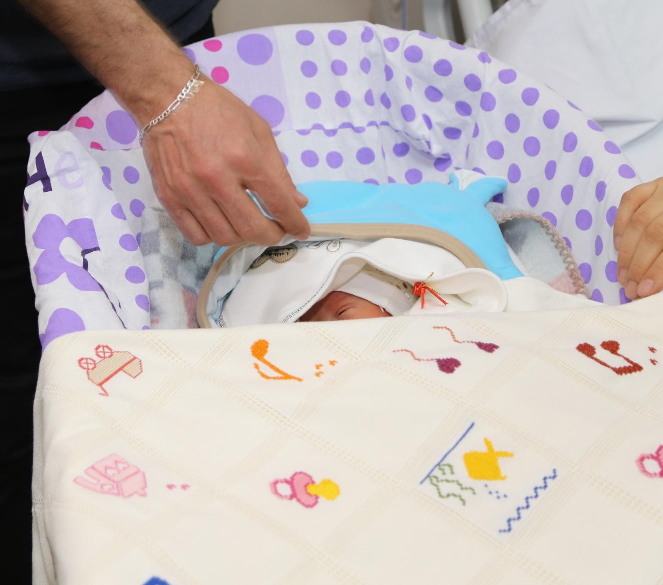 Erzurum’da 2019 yılının ilk bebeği Mehmet Akif oldu